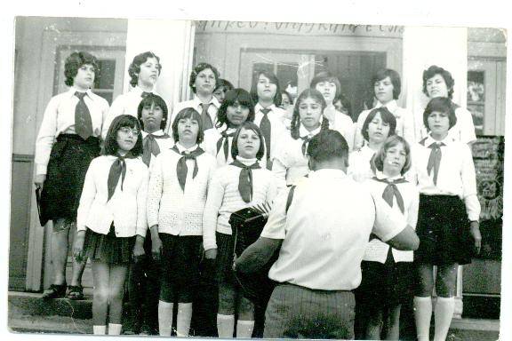 Училищен хор - края на 70-те години на ХХ век.